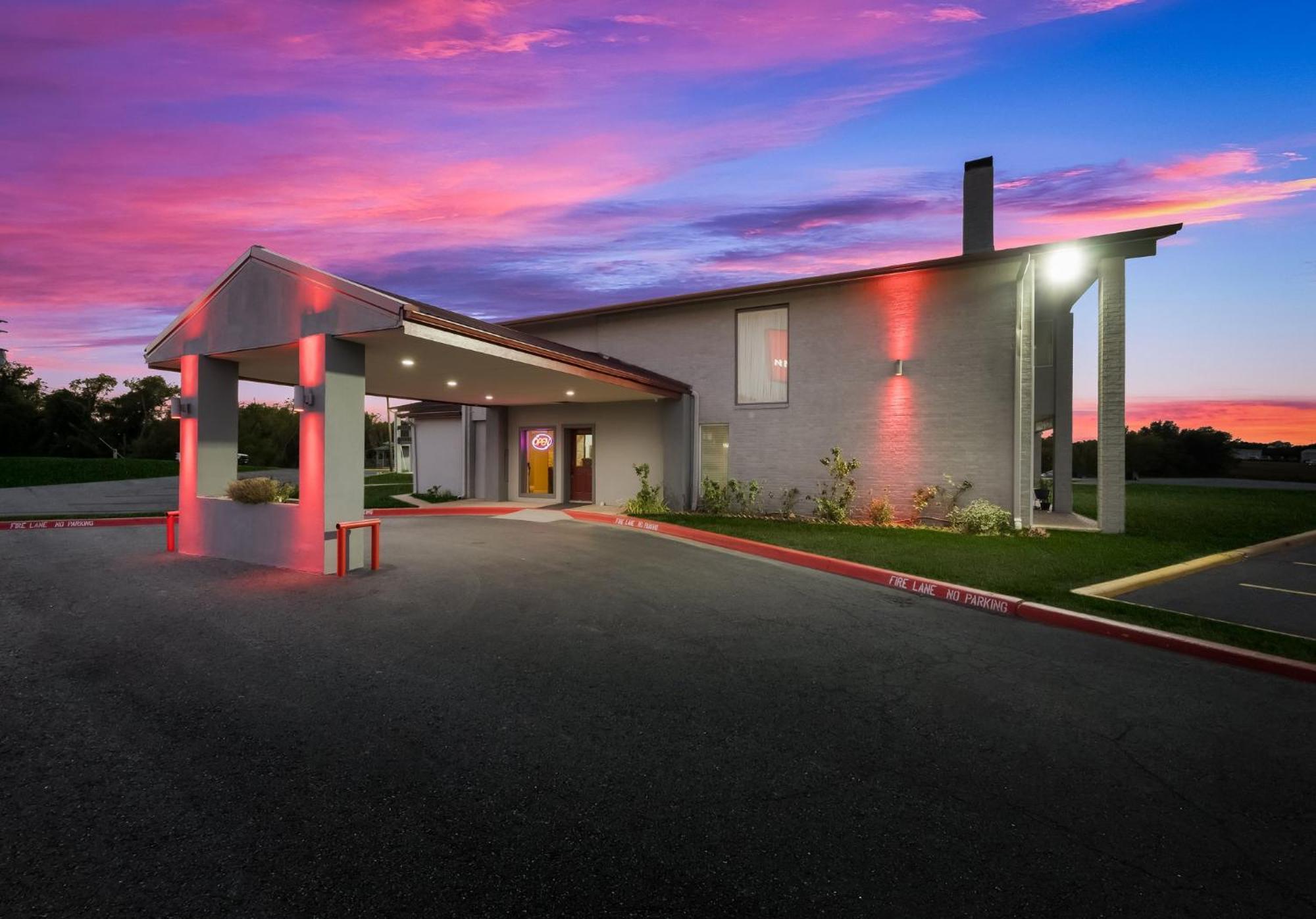 Red Roof Inn Madisonville Exterior photo